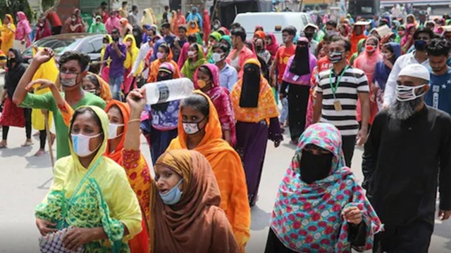 সমন্বয় করে অ‌তিরিক্ত ছু‌টি নিতে পারবেন‌ পোশাককর্মীরা