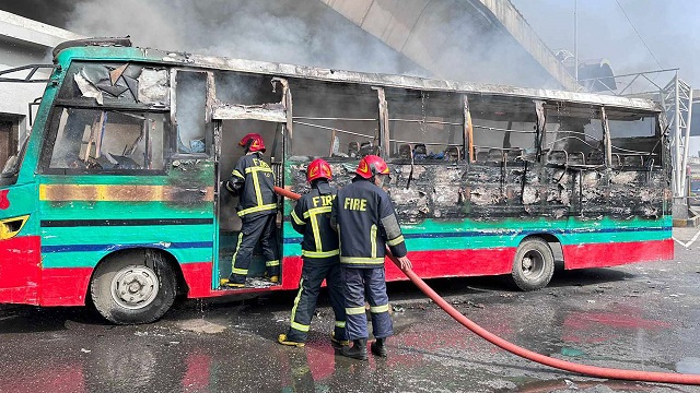 সোয়া ২ ঘণ্টার ব্যবধানে আবারও গুলিস্তানে বাসে আগুন