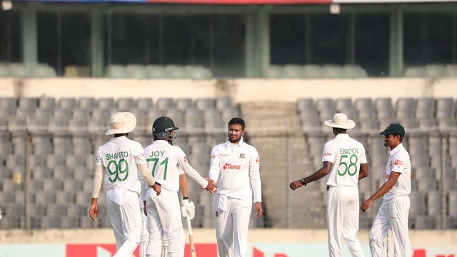 দ্বিতীয় দিন শেষেই জয়ের সুবাস পাচ্ছে বাংলাদেশ