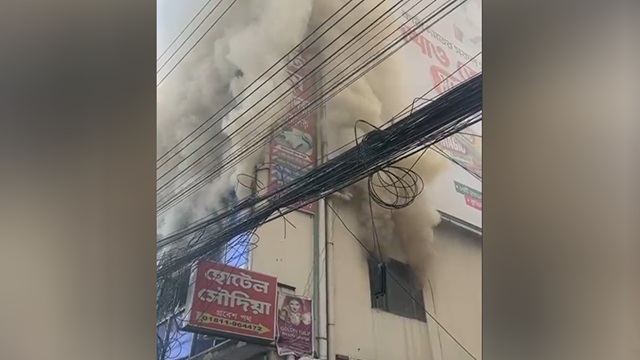 রাজধানীর শাহজাদপুরে হোটেলে আগুন, ৪ জনের লাশ উদ্ধার