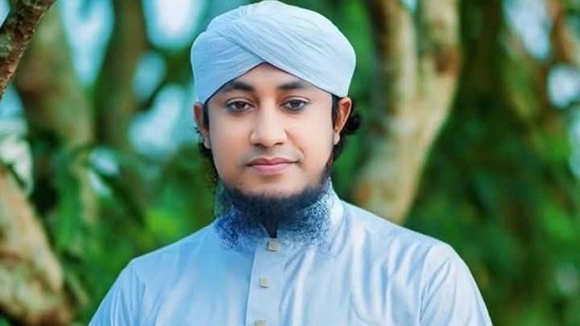 আলোচিত বক্তা তাহেরীর নামে মামলা