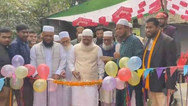 হিন্দু পরিবারকে ঘর উপহার দিলেন জামায়াতের আমির