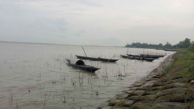 প্রতিদিনই বাড়ছে যমুনার পানি, প্লাবিত হচ্ছে নিম্নভূমি