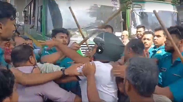জাতীয় প্রেসক্লাবের সামনে সাংবাদিকদের ওপর হামলা, আহত ৪