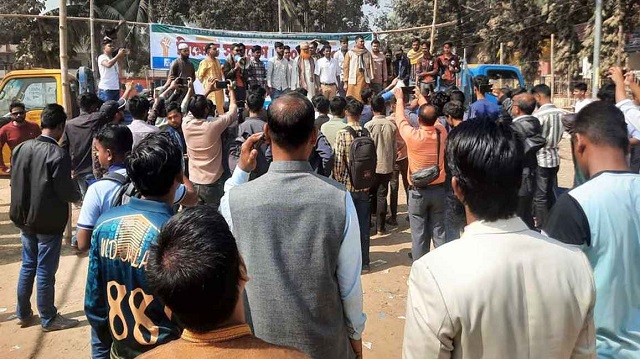 গাজীপুরে ছাত্র-জনতার ওপর হামলা: স্বরাষ্ট্র উপদেষ্টার পদত্যাগ দাবি