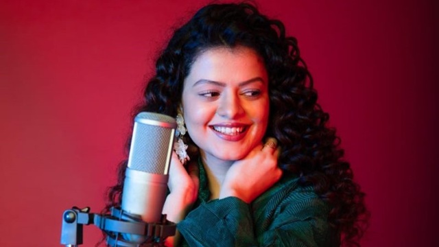 ৩ হাজার শিশুর জীবন বাঁচিয়েছেন গায়িকা পলক মুচ্ছাল