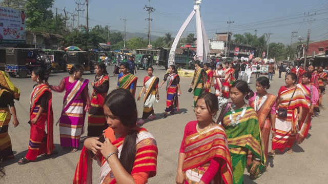 বর্ণিল আয়োজনে পাহাড়ের উৎসব