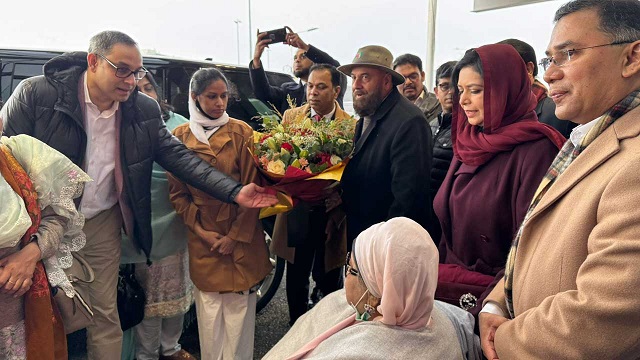 আগের চেয়ে ভালো আছেন খালেদা জিয়া, হাঁটাচলাও করছেন