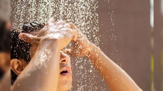 রাতে গোসল করলে কী উপকার