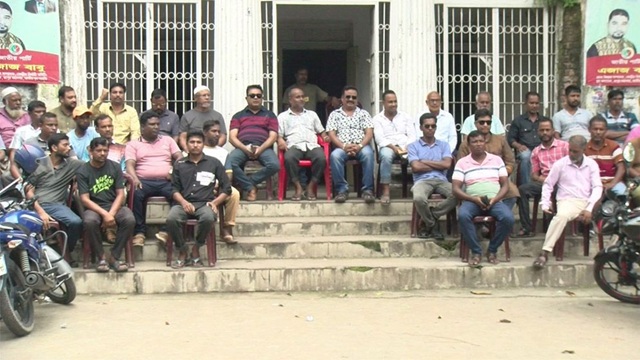 হামলার আশঙ্কায় রংপুরে জাতীয় পার্টি কার্যালয়ে নেতাকর্মীদের অবস্থান