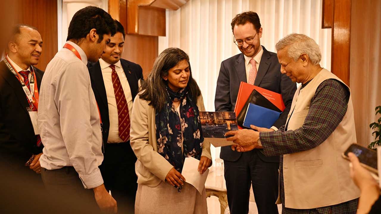 নির্বাচনের জন্য দুটি সম্ভাব্য সময়সূচি রয়েছে: প্রধান উপদেষ্টা
