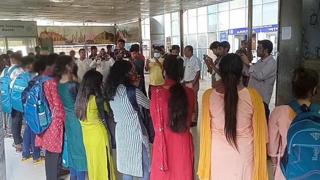 ভারতে সাজাভোগ শেষে দেশে ফিরলো ১৭ কিশোর-কিশোরী