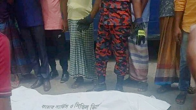 কিশোরগঞ্জে ট্রাক্টরের ধাক্কায় মাদরাসা শিক্ষকসহ নিহত ২