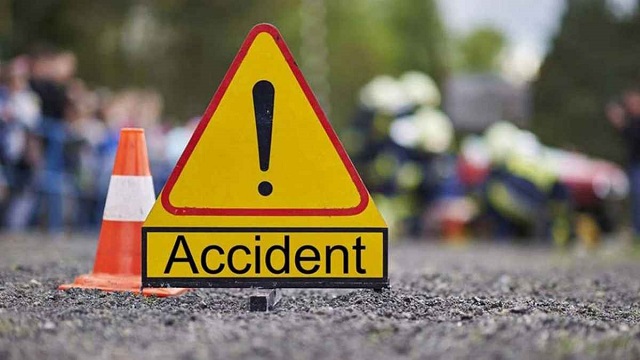 গাজীপুরে সড়ক দুর্ঘটনায় নারীর মৃত্যু, আহত পুলিশ কর্মকর্তা