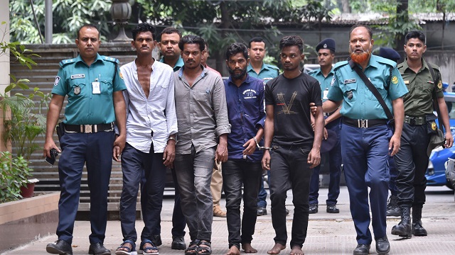 রাতে পিকআপে ঘুরে ঘুরে রাজধানীতে ডাকাতি, বাদ যায়নি পুলিশও