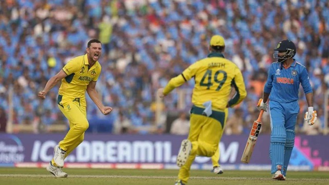 ভারতকে ২৪০ রানে আটকে দিয়েছে অজিরা