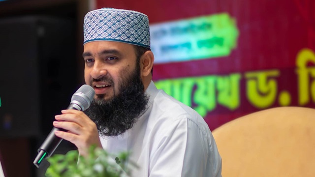 ২১ দিন পর ইউটিউব চ্যানেল ফিরে পেলেন আজহারী