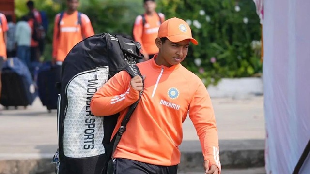 নিলামে কোটি টাকায় কিনলেও খেলানো হবে না বৈভবকে