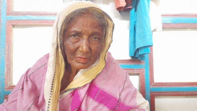 বয়স্ক ভাতা দেওয়ার কথা বলে জমি লিখে নেওয়ার অভিযোগ