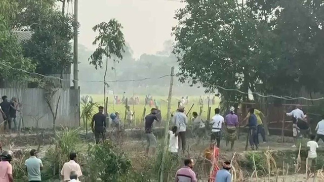 ব্রাহ্মণবাড়িয়ায় দুপক্ষের সংঘর্ষে ৩০ জন আহত, ২৫ বাড়ি লুট