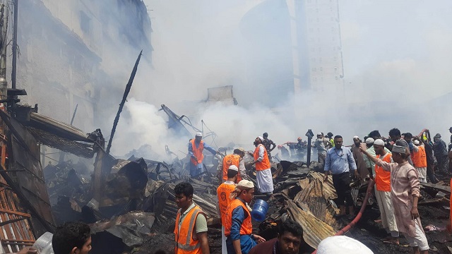 ব্যবসায়ীদের আহাজারি, কাজ হারানোর শঙ্কায় কর্মচারীরা