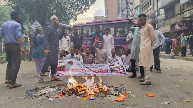 নুরসহ নেতাকর্মীদের ওপর হামলা, বিজয়নগর সড়ক অবরোধ গণঅধিকার পরিষদের