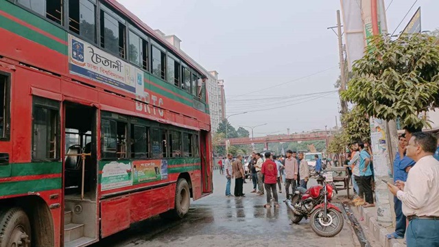 ঢাবির বাসে আগুন দেওয়ার চেষ্টা