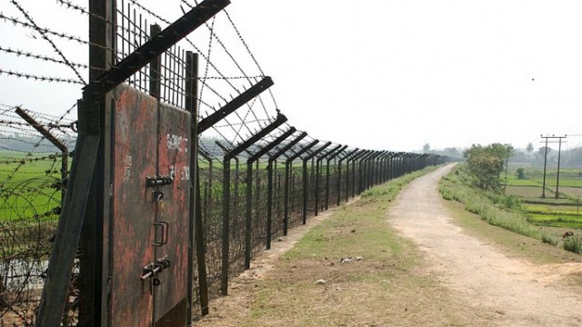চাঁপাইনবাবগঞ্জ সীমান্তে বাংলাদেশিকে লক্ষ্য করে বিএসএফের গুলি