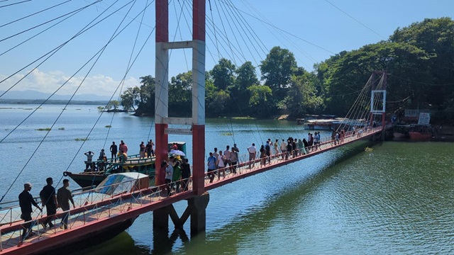 বিধি-নিষেধ কাটিয়ে পর্যটকমুখর রাঙামাটি 