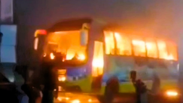 বাসে আগুন, ঘুমন্ত অবস্থায় পুড়ে মারা গেল হেলপার
