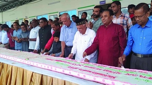 বঙ্গবন্ধুর জন্মদিনে ১০৩ ফুট লম্বা কেক