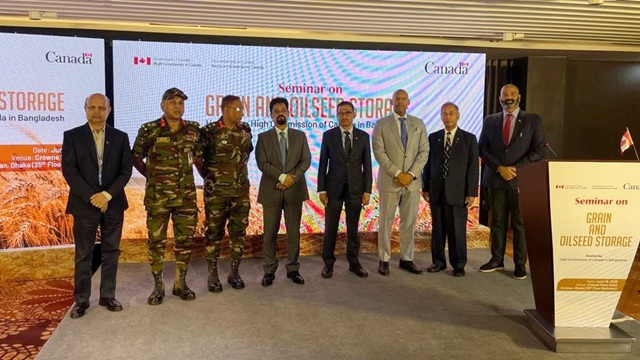 কানাডায় দ্রুত ছড়াচ্ছে দাবানল, সামরিক বিমানে করে সরিয়ে নেয়া হচ্ছে মানুষকে