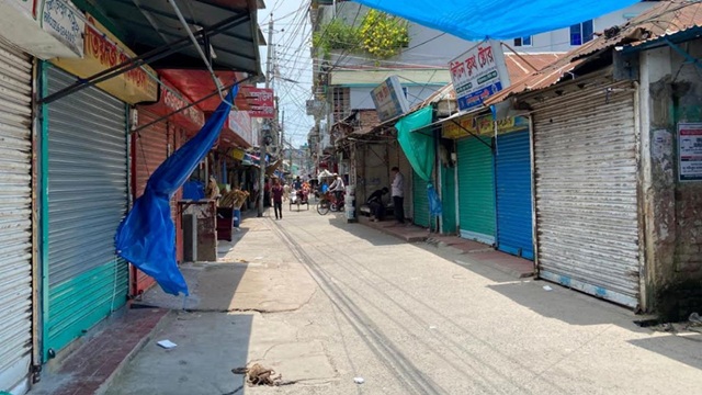 গোপালগঞ্জে বন্ধ বেশিরভাগ দোকানপাট, জনমনে আতঙ্ক