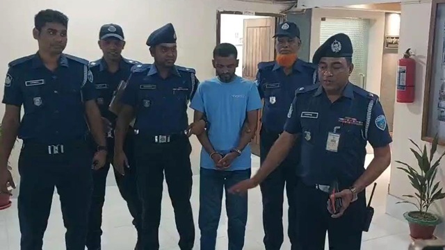 চাঁদপুরে ব্যবসায়ী সিন্ডিকেটে ইলিশ, মূল্য নির্ধারণ চায় প্রশাসন