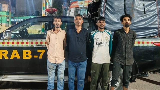 চট্টগ্রামে ছুরিকাঘাতে যুবক খুন: মূলহোতাসহ ৪ জন গ্রেপ্তার