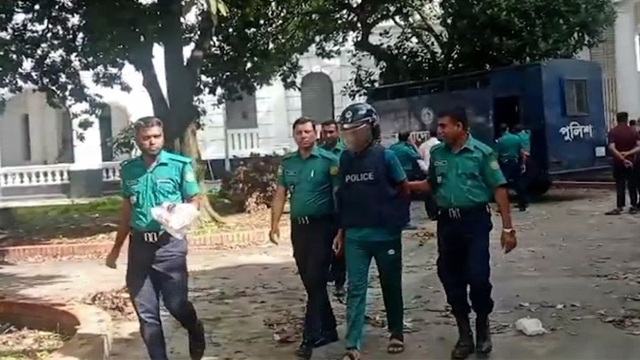টিকটকে ভিডিও ডিলিটে অস্বীকৃতি, মেয়েকে গুলি করে হত্যা বাবার