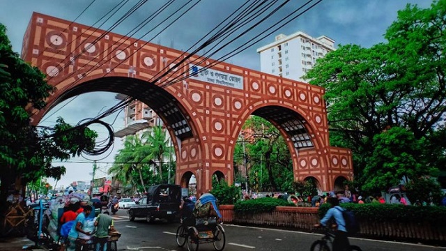 রাতভর ধাওয়া-পাল্টা ধাওয়া, সকালে স্বাভাবিক নীলক্ষেত এলাকা