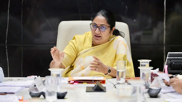 নিজ বাসভবনে দিল্লির মুখ্যমন্ত্রীকে চড়-নিগ্রহ, গ্রেপ্তার ১