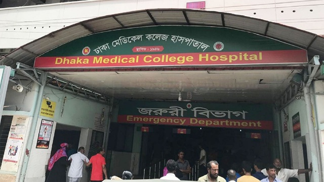 রাজধানীতে ছাদ থেকে পড়ে নারীর মৃত্যু