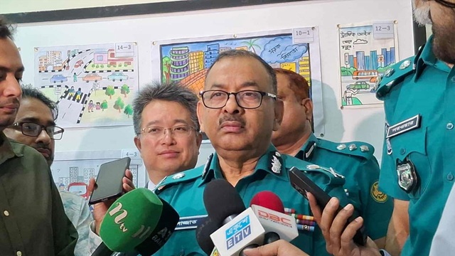 ধরা পড়েননি পালানো ওসি: ডিএমপি কমিশনার