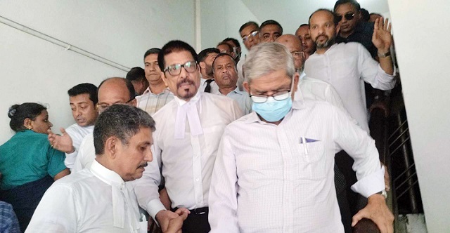 ময়লার গাড়ি ভাঙচুর: ফখরুল-রিজভীসহ আটজনের বিচার শুরু