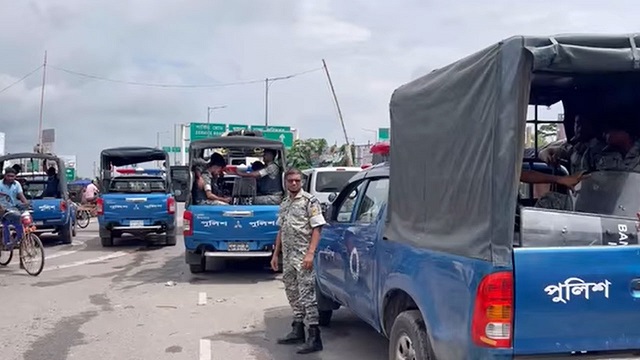 ভাঙ্গায় অবরোধের তৃতীয় দিনে থমথমে অবস্থা