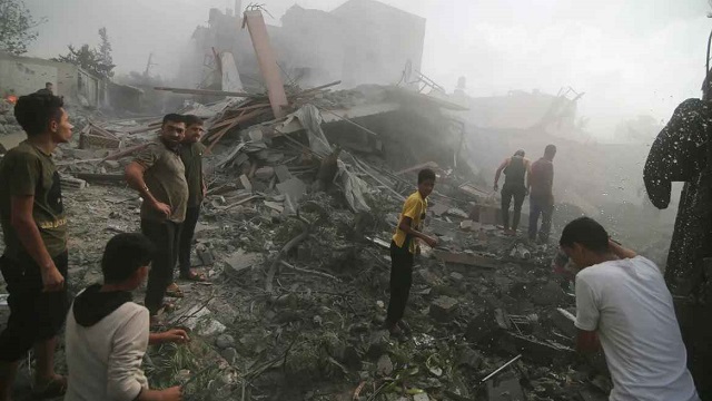 গাজায় ইসরায়েলি হামলায় ২৪ ঘণ্টায় ৪০০ প্রাণহানি