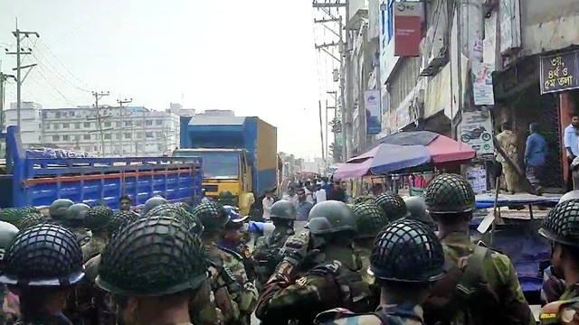 গাজীপুরে মহাসড়কে শ্রমিকদের বিক্ষোভ, ১২ কারখানায় ছুটি ঘোষণা
