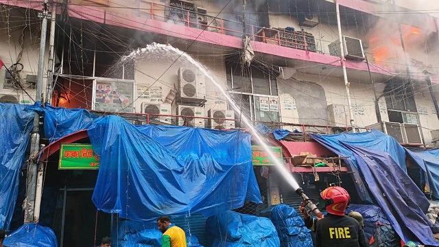 নিউ সুপার মার্কেটে আগুন : ক্ষতিগ্রস্ত-ভুক্তভোগী ব্যবসায়ীদের জিডি