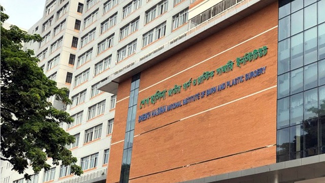 আশঙ্কাজনক অবস্থায় সন্তান জন্ম দিলেন দগ্ধ সেই নারী