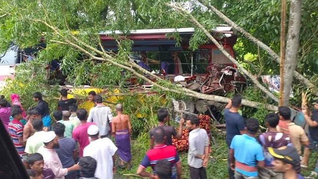 গোপালগঞ্জে বাস-ট্রাক সংঘর্ষ, প্রাণ গেল ৬ জনের
