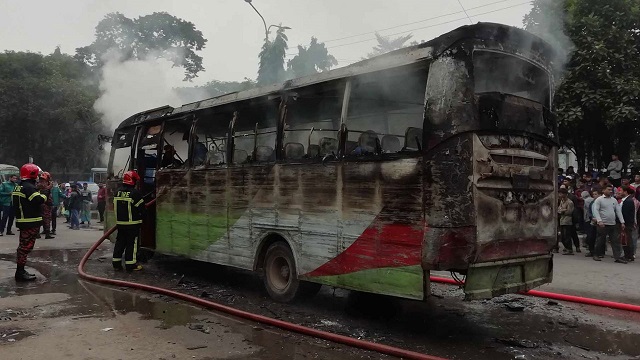 গুলিস্তানে বাহন পরিবহনের বাসে আগুন