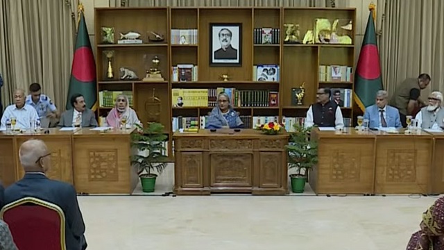প্রধানমন্ত্রীর সংবাদ সম্মেলন শুরু