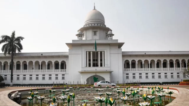 সাংবিধানিক ও গুরুত্বপূর্ণ মামলার শুনানি লাইভ সম্প্রচার করতে রিট